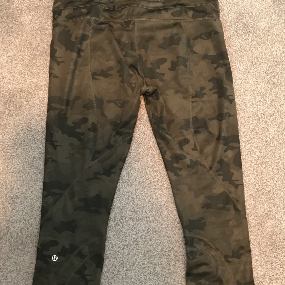 Lululemon camo workout Capri - size 10